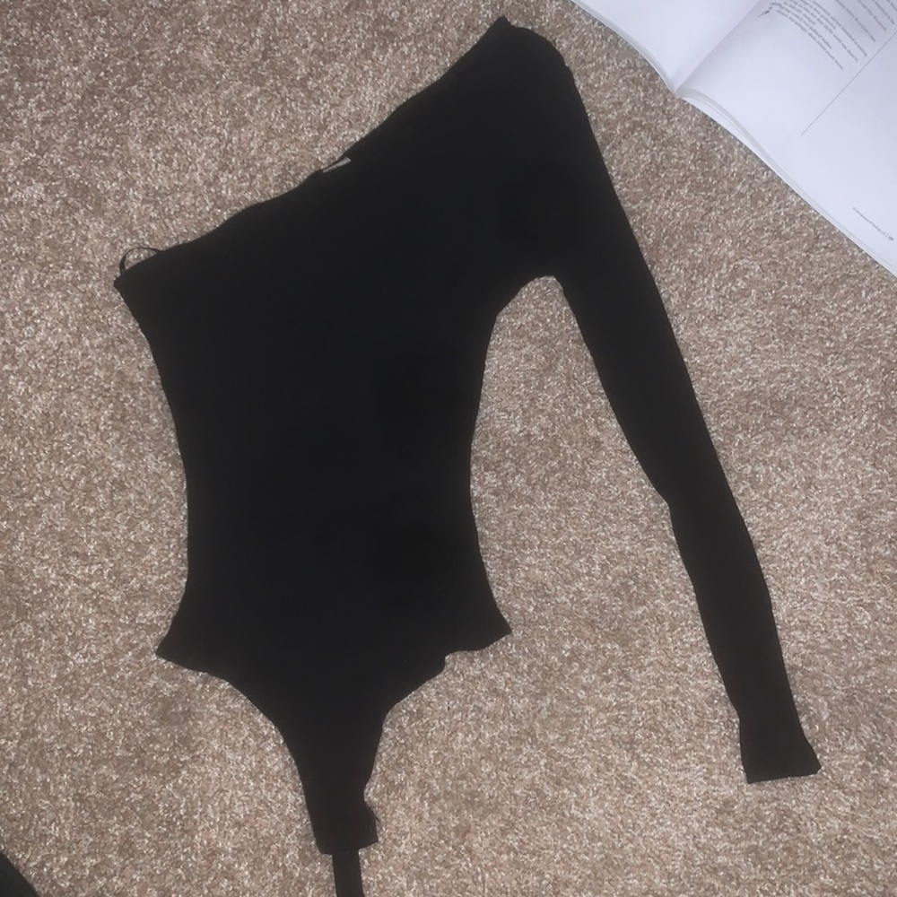 One sleeve body suit